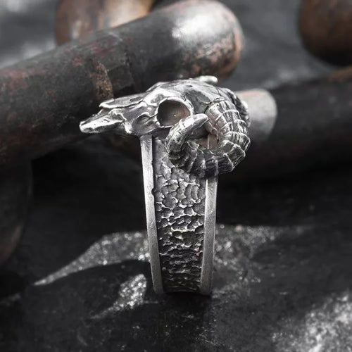 1 Retro Punk Skull Ram Head Ring - Unisex Hip-Hop Style with Motorcycle Elements, Adjustable Open Design, Skull Decorative Ring